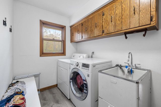 N7W31376 Cambridge COURT, Delafield, WI 53018