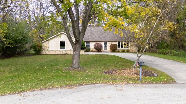 N7W31376 Cambridge COURT, Delafield, WI 53018