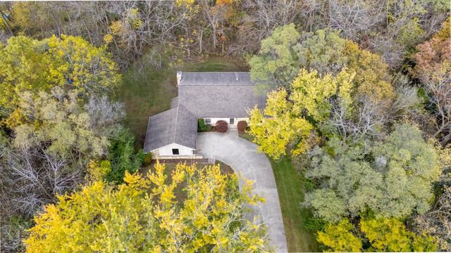 N7W31376 Cambridge COURT, Delafield, WI 53018