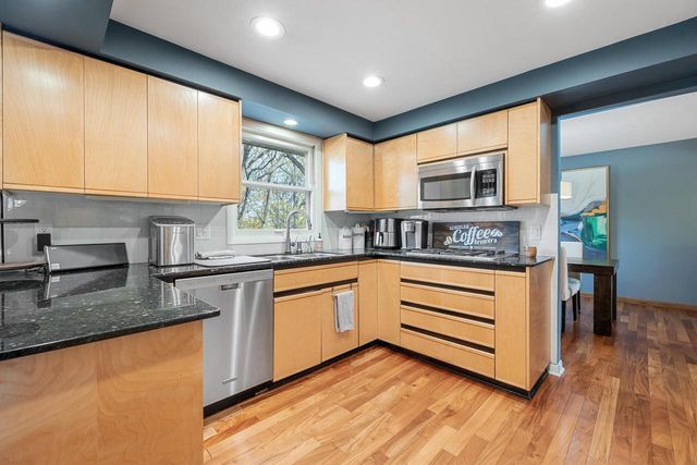 N7W31376 Cambridge COURT, Delafield, WI 53018