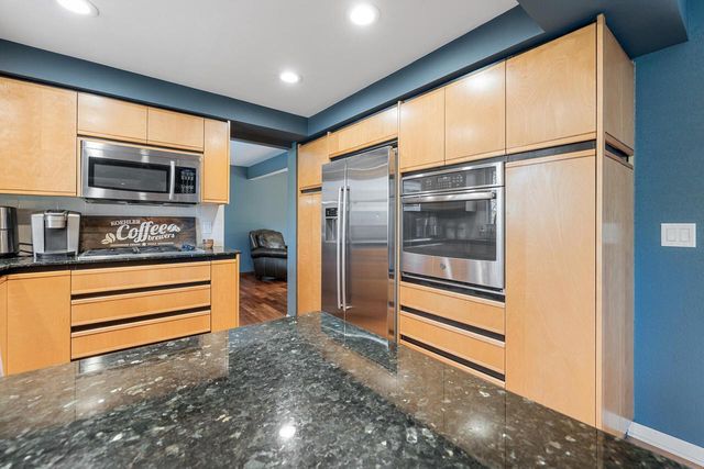 N7W31376 Cambridge COURT, Delafield, WI 53018