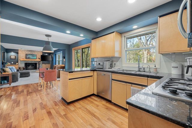 N7W31376 Cambridge COURT, Delafield, WI 53018