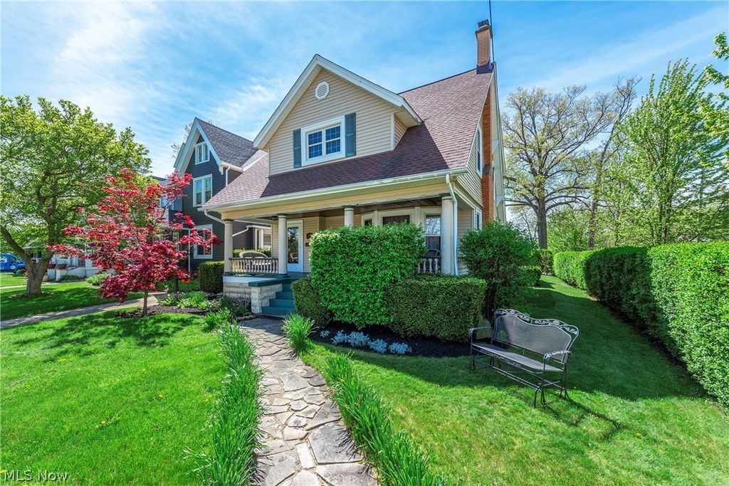 14013 Clifton Boulevard, Lakewood, OH 44107