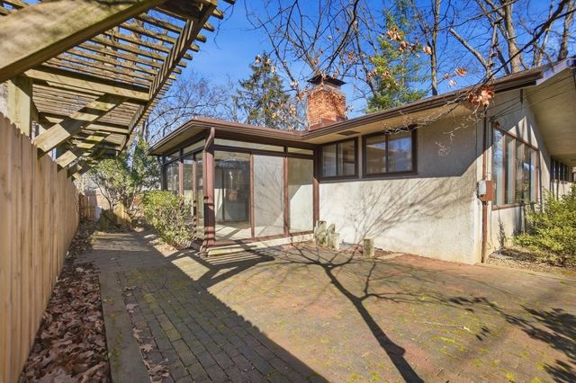 3134 Herrick Road, Upper Arlington, OH 43221