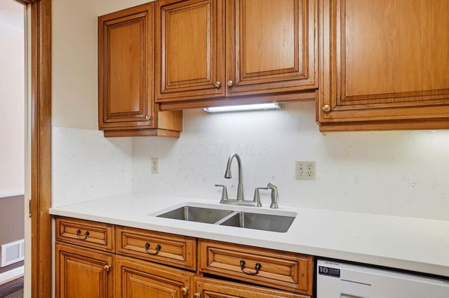 3134 Herrick Road, Upper Arlington, OH 43221