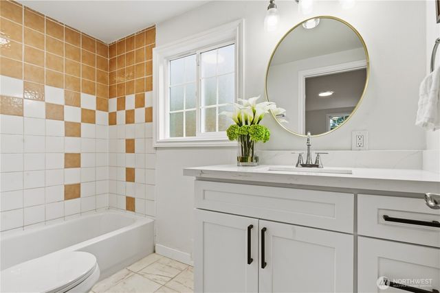 6015 116th Ave SE, Bellevue, WA 98006