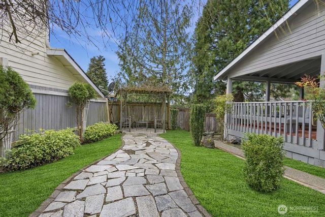 6015 116th Ave SE, Bellevue, WA 98006