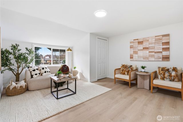 6015 116th Ave SE, Bellevue, WA 98006