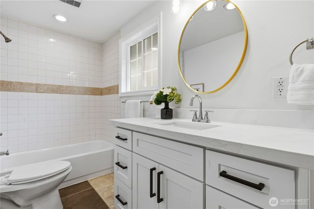 6015 116th Ave SE, Bellevue, WA 98006