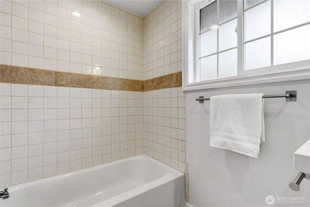 6015 116th Ave SE, Bellevue, WA 98006