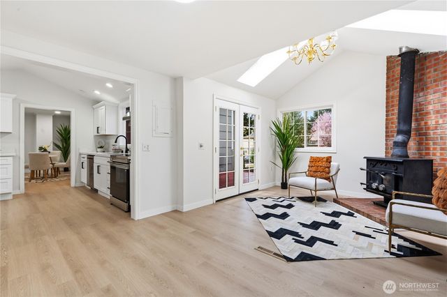 6015 116th Ave SE, Bellevue, WA 98006