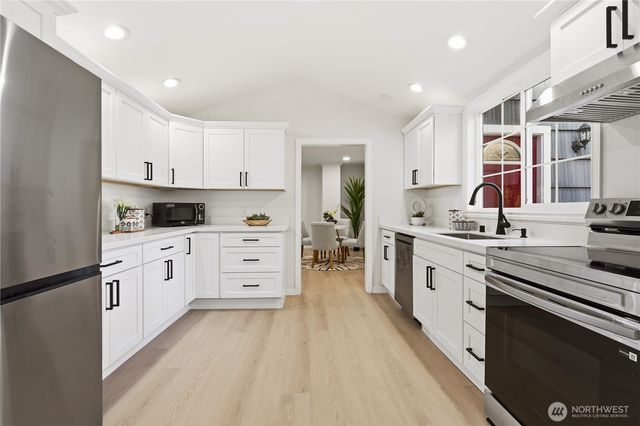 6015 116th Ave SE, Bellevue, WA 98006