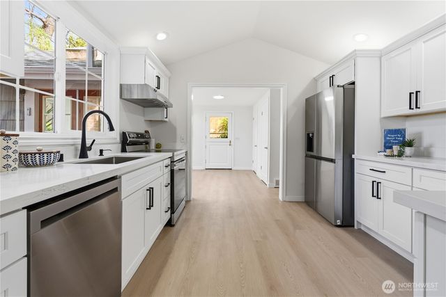 6015 116th Ave SE, Bellevue, WA 98006