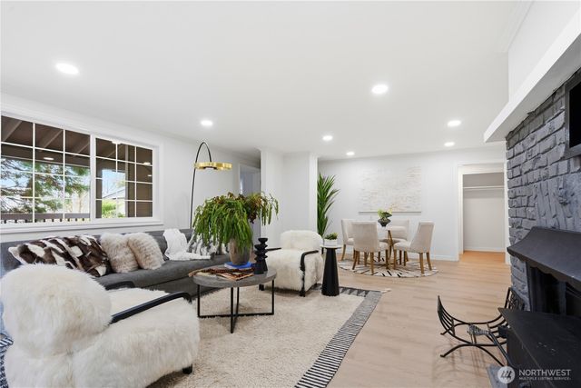 6015 116th Ave SE, Bellevue, WA 98006