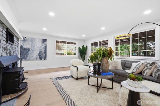 6015 116th Ave SE, Bellevue, WA 98006