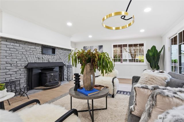 6015 116th Ave SE, Bellevue, WA 98006