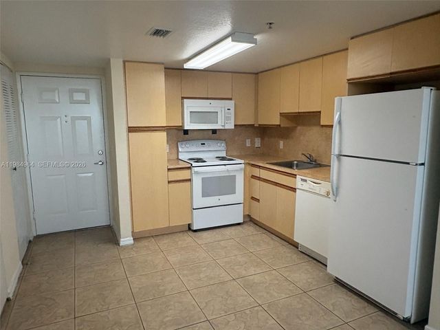 1551 NW 36th St 409, Miami, FL 33142