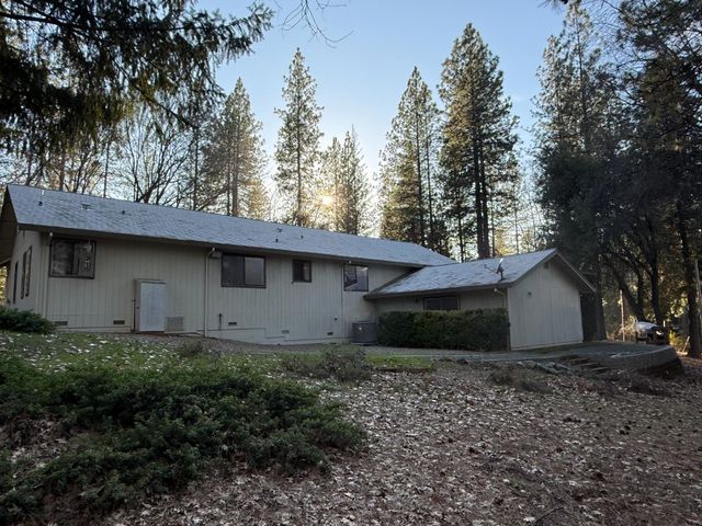 75 Sandy Gulch Ln, West Point, CA 95255