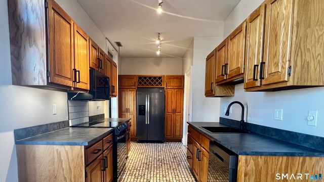 34-36 Charter Oak Place 4, Hartford, CT 06106