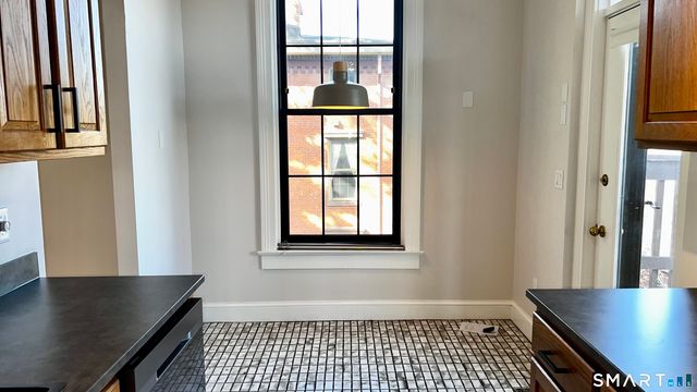 34-36 Charter Oak Place 4, Hartford, CT 06106