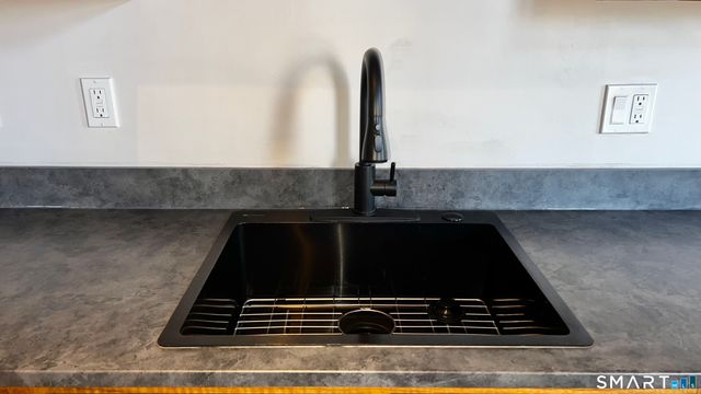 34-36 Charter Oak Place 4, Hartford, CT 06106