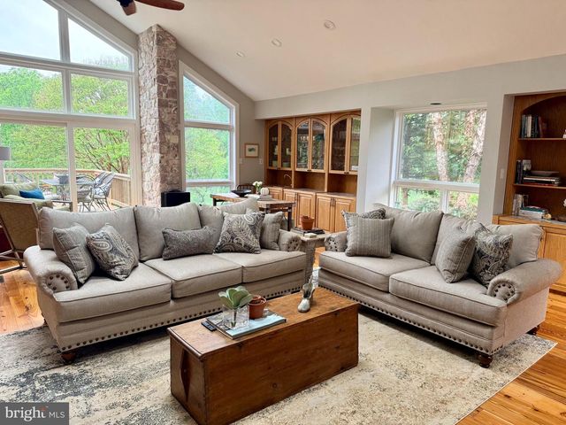 3 BROOK FARM CT, Cockeysville, MD 21030