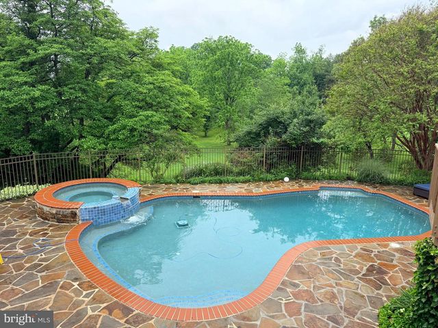 3 BROOK FARM CT, Cockeysville, MD 21030
