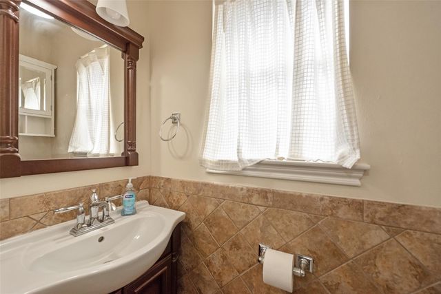 4218 Elderwood Drive, Seabrook, TX 77586