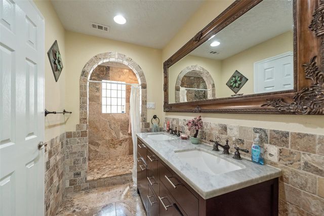 4218 Elderwood Drive, Seabrook, TX 77586