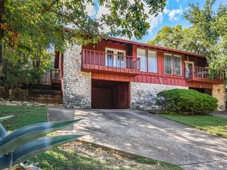 2606 Carnarvon LN A, Austin, TX 78704