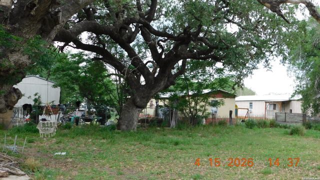 609 4TH ST, Pleasanton, TX 78064