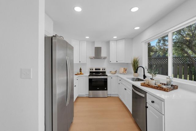 998 Cartier Lane, Foster City, CA 94404
