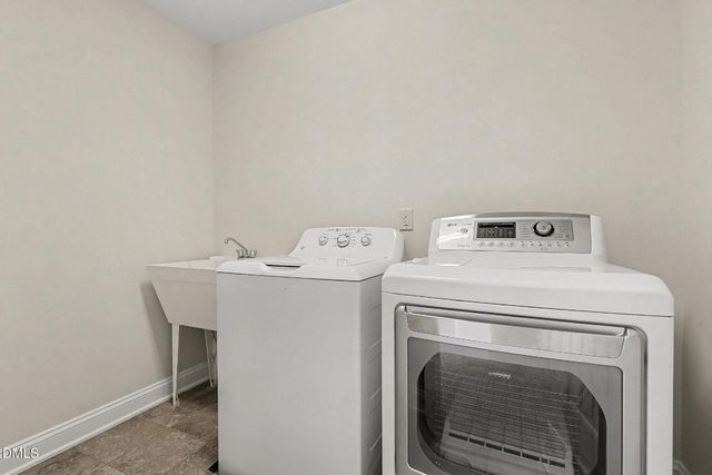 1012 Holland Bend Drive NE, Cary, NC 27519