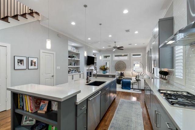813 Ashland Street, Houston, TX 77007