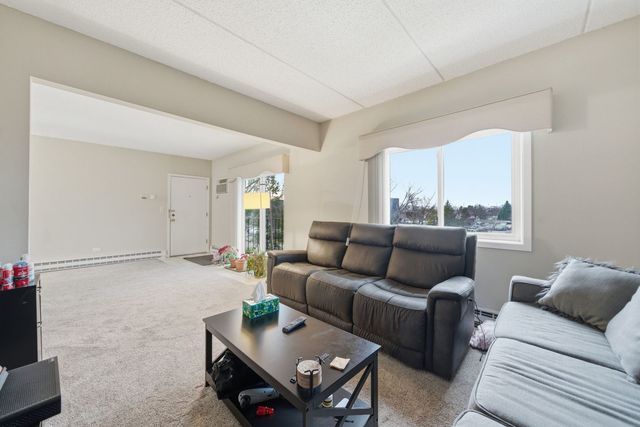 940 N Rohlwing Road 201A, Addison, IL 60101