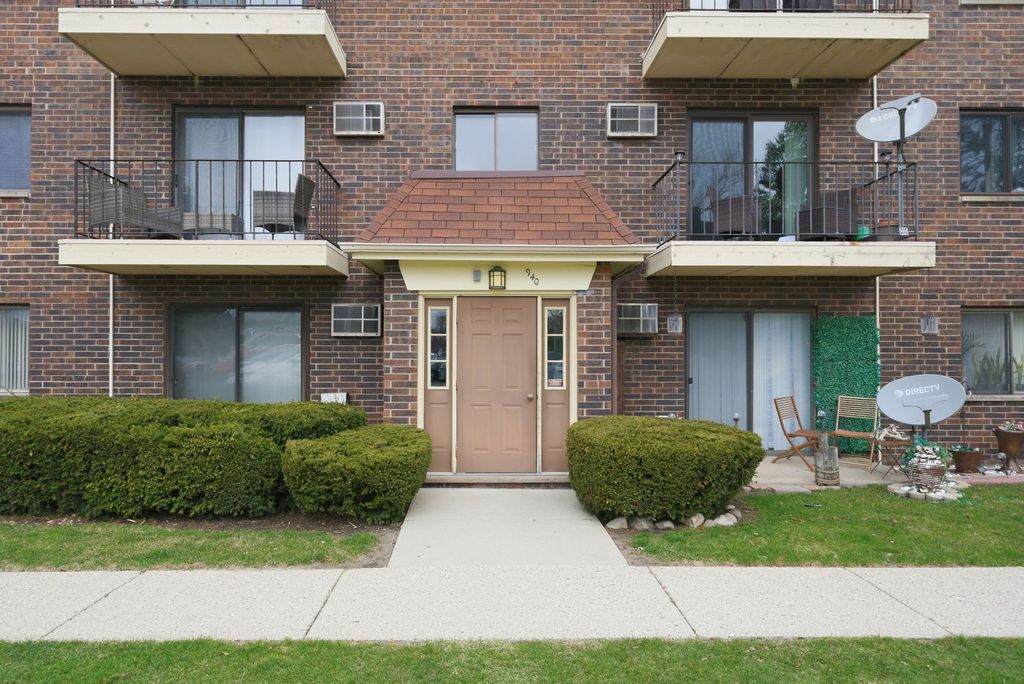 940 N Rohlwing Road 201A, Addison, IL 60101