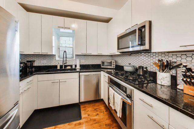 1758 W Pierce Avenue, Chicago, IL 60622
