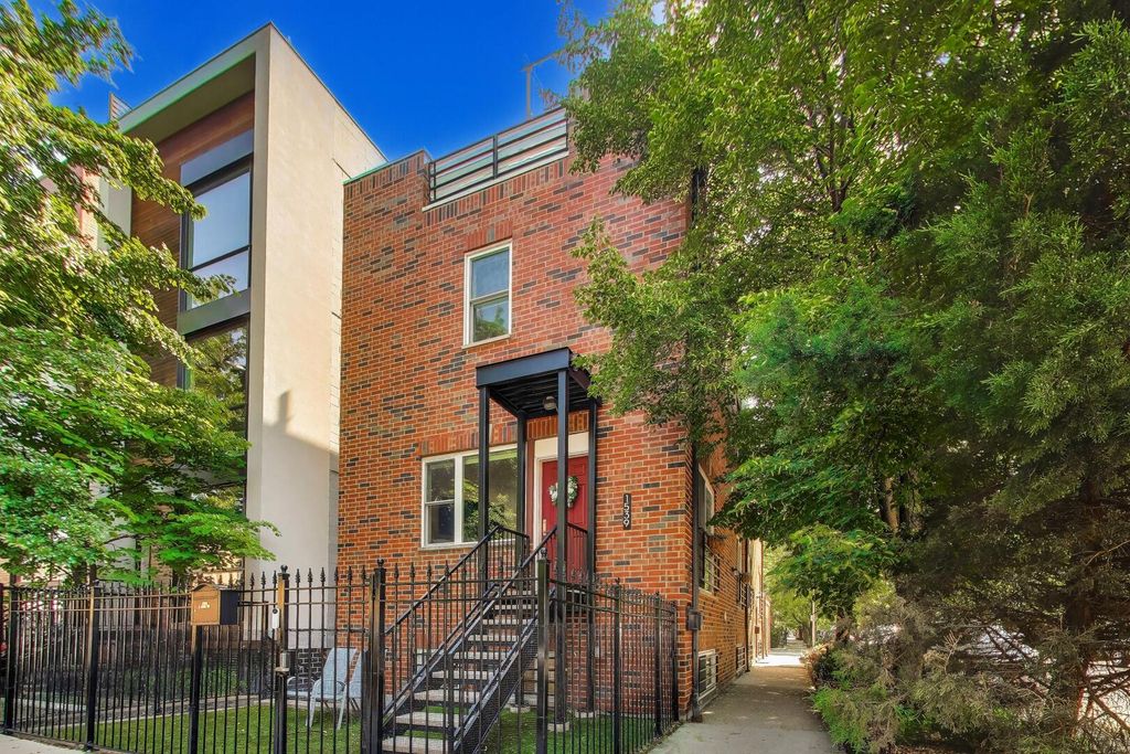 1758 W Pierce Avenue, Chicago, IL 60622