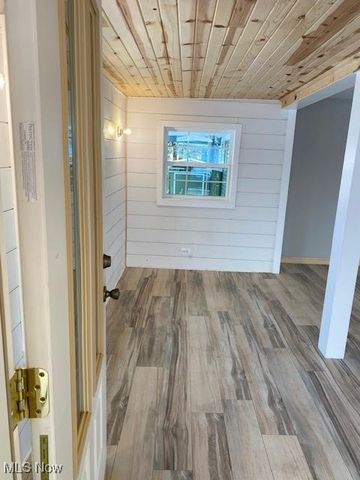 81 Helen Street, Barberton, OH 44203