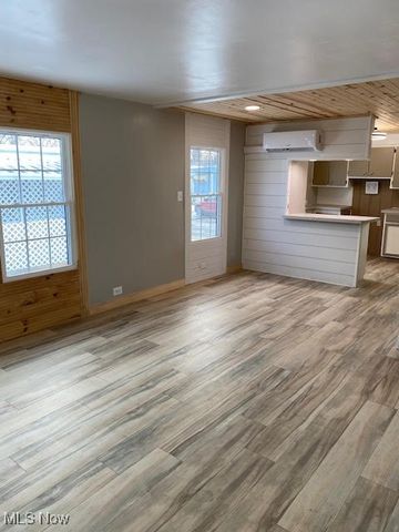 81 Helen Street, Barberton, OH 44203