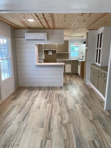 81 Helen Street, Barberton, OH 44203