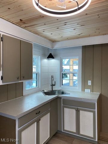 81 Helen Street, Barberton, OH 44203