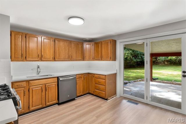 9 Green Garden Drive, St Ann, MO 63074