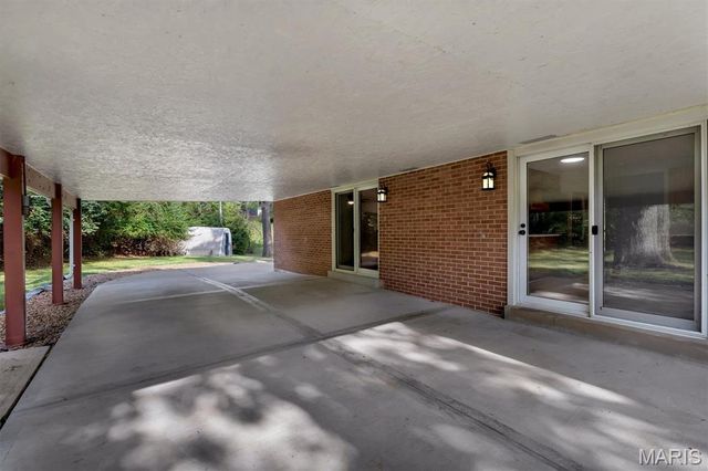 9 Green Garden Drive, St Ann, MO 63074