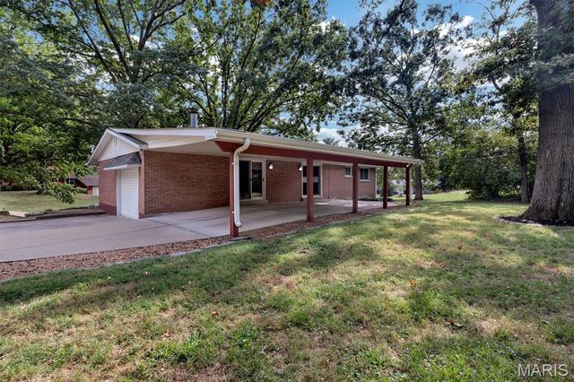 9 Green Garden Drive, St Ann, MO 63074