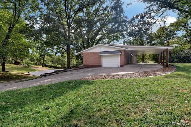 9 Green Garden Drive, St Ann, MO 63074
