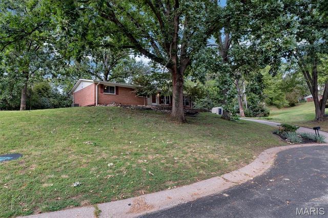 9 Green Garden Drive, St Ann, MO 63074