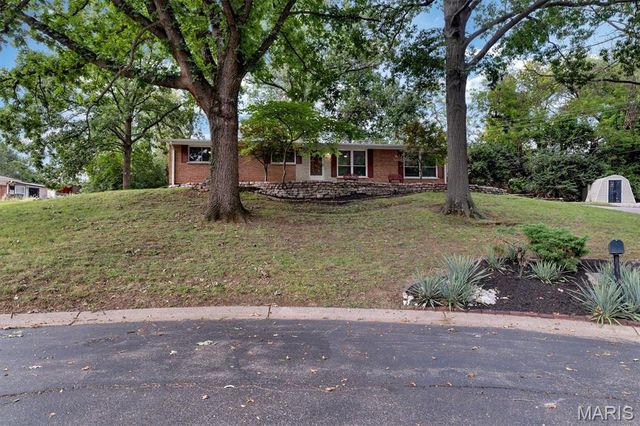 9 Green Garden Drive, St Ann, MO 63074