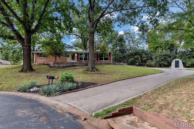 9 Green Garden Drive, St Ann, MO 63074