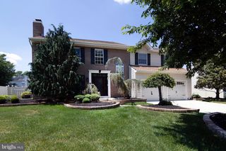 5 OLYMPIA LN, Sicklerville, NJ 08081